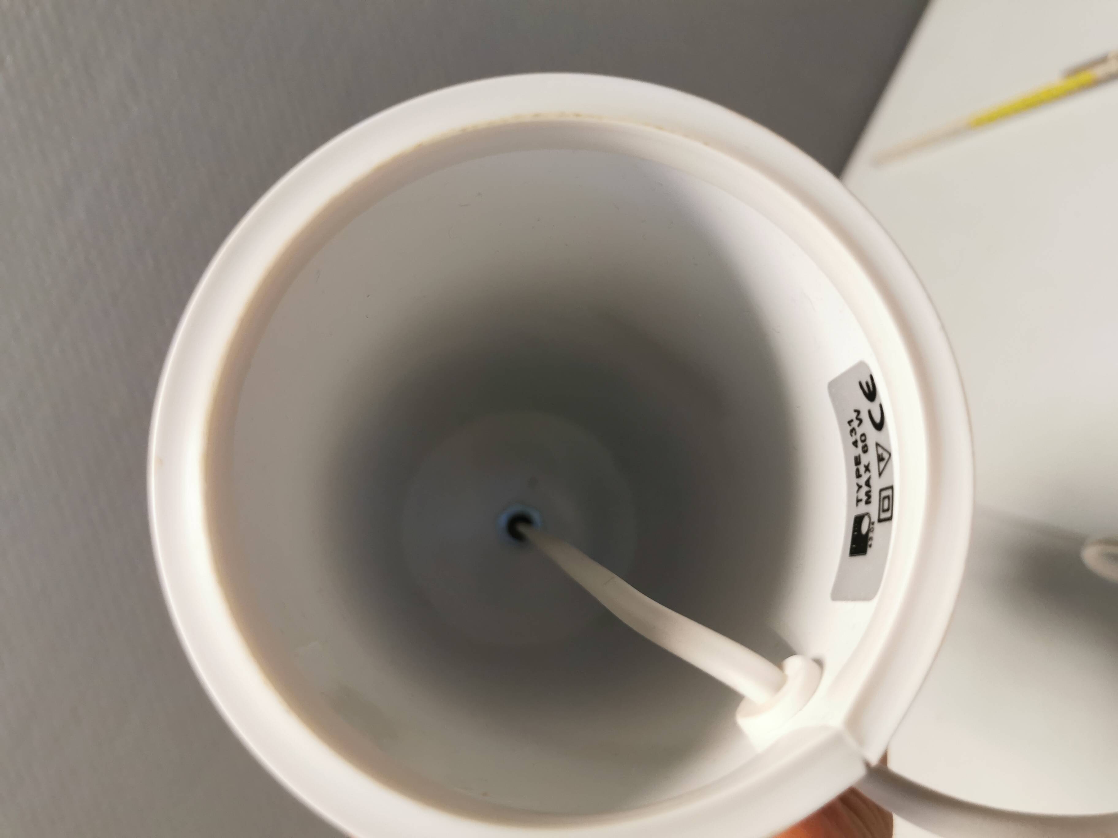 Classic table lamps in white lacquered metal from Danish Horn lighting 1980-90s.