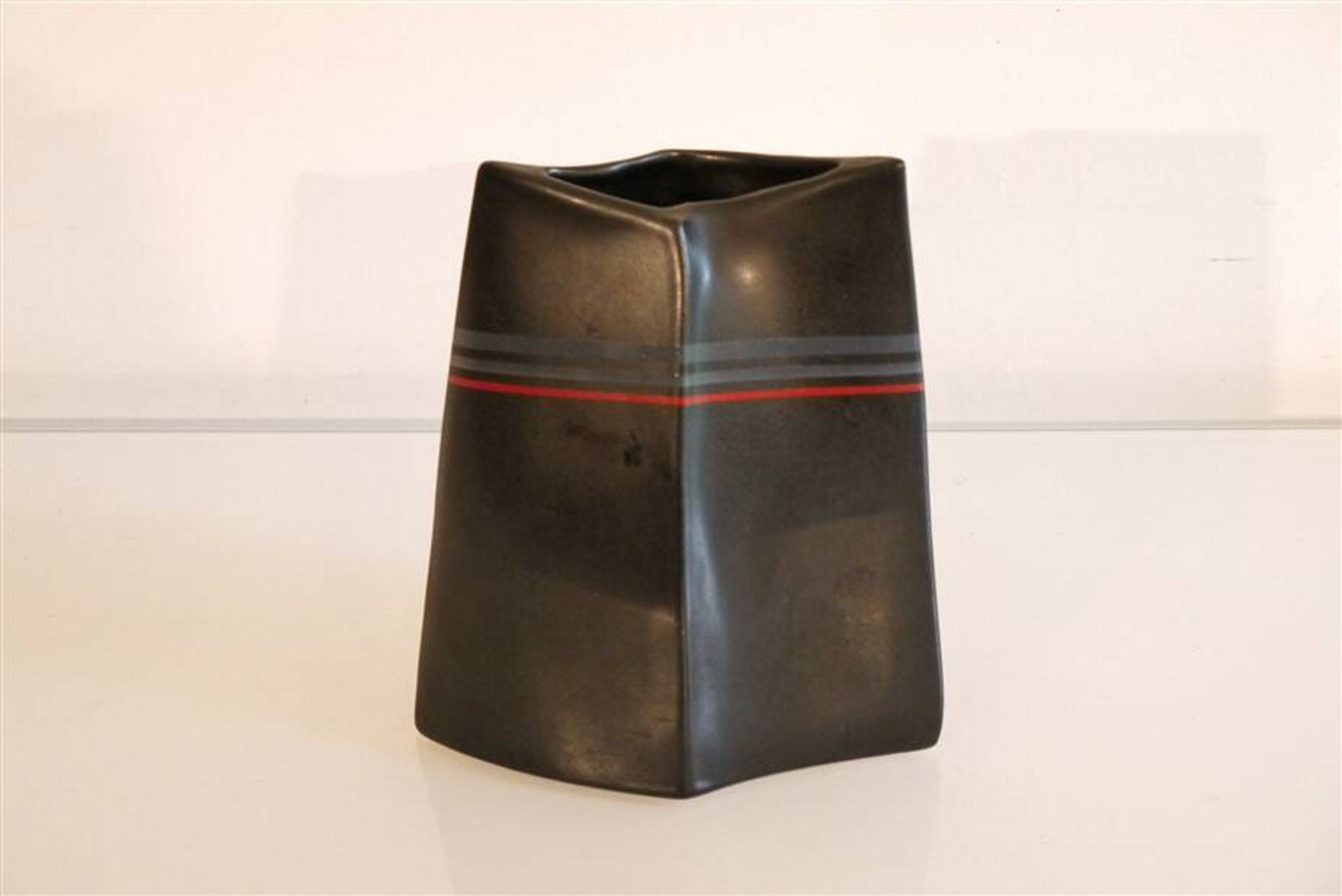 Vase en porcelaine de Virebent 1970