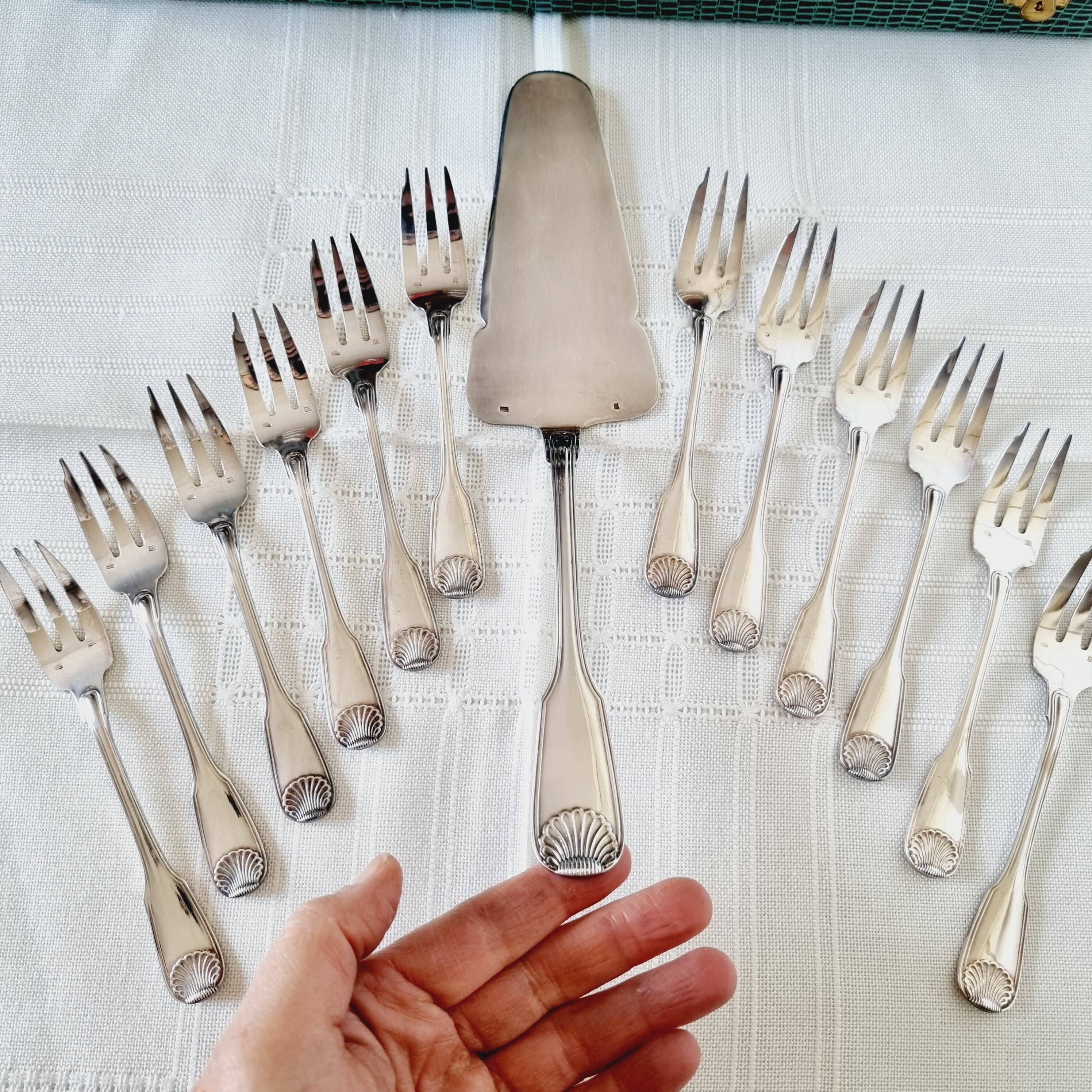 Coffret à Gâteaux Vintage avec 12 Fourchettes et 1 Pelle en Métal Argenté à Décor de Coquille