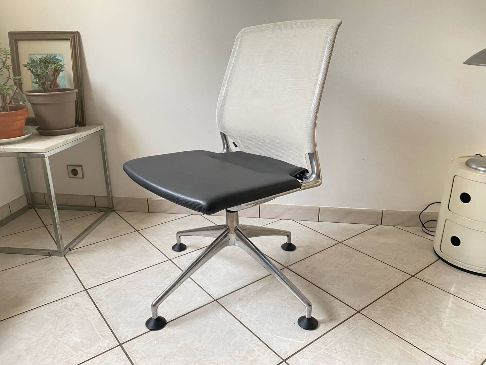 Chaise de bureau Meda chair édition vitra design Alberto Meda