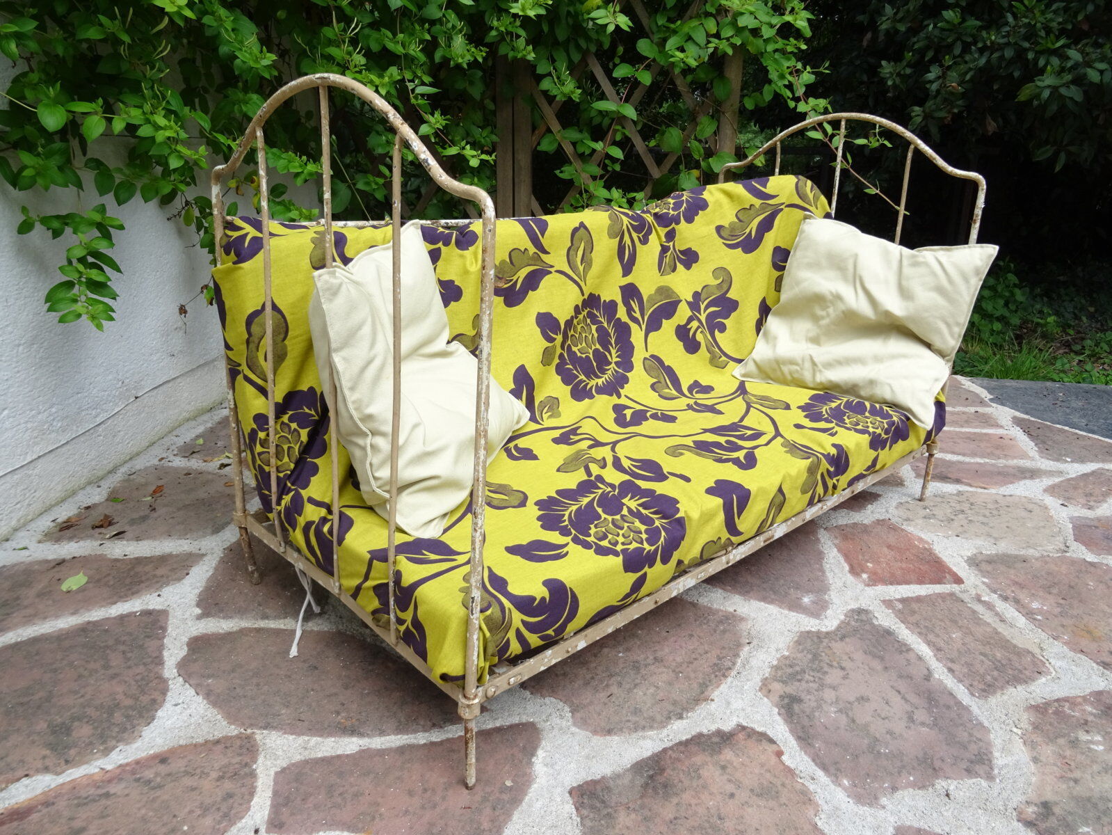 Lit banquette pliant en fer forgé