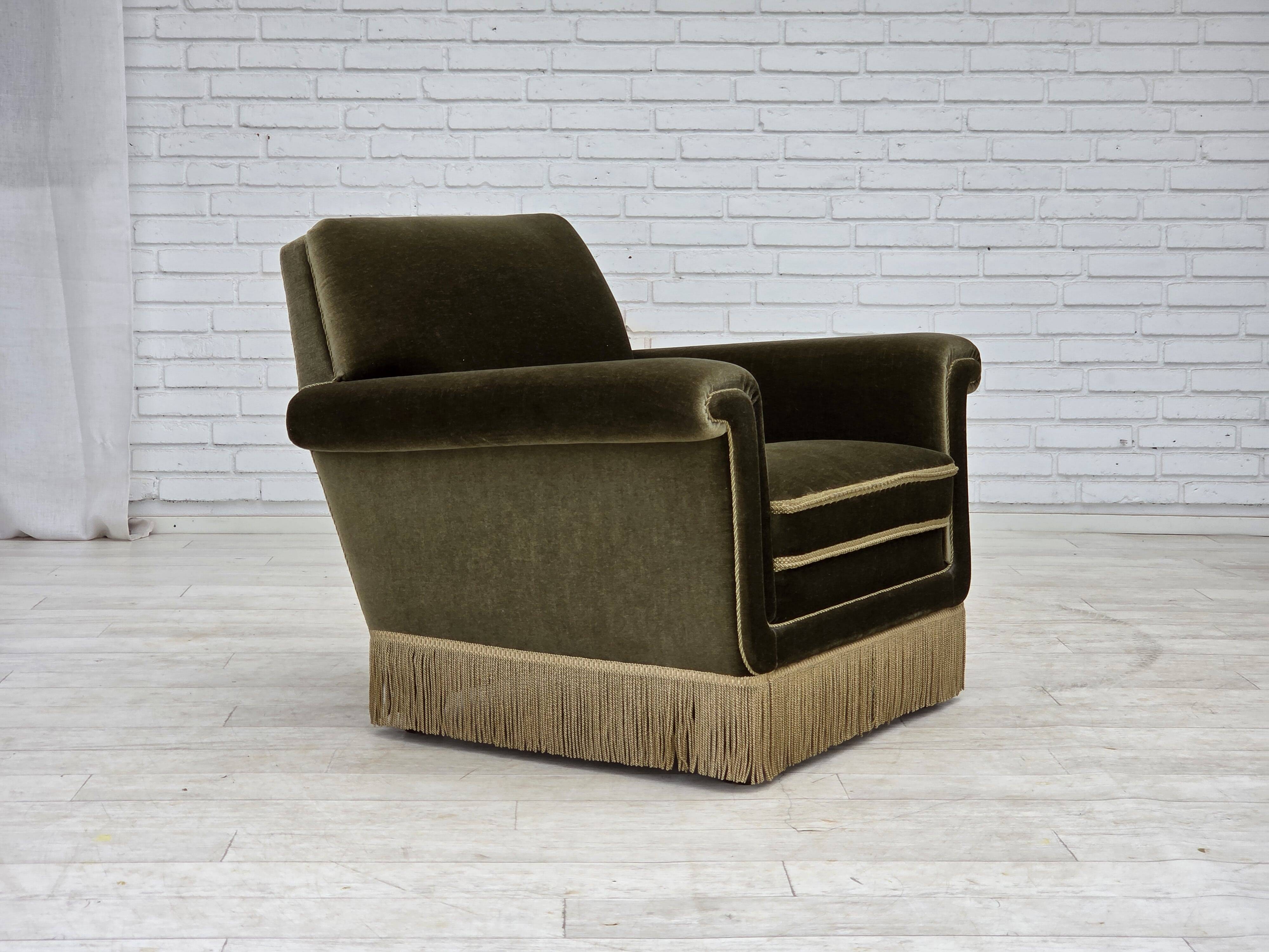 Fauteuil danois des années 1970, velours vert d'origine.