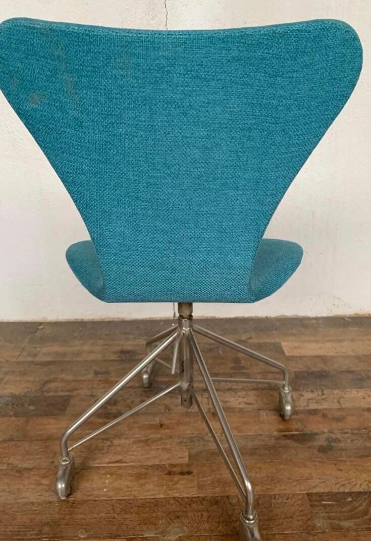 Swivel chair Arne Jacobsen 3117 Publisher Fritz Hansen Denmark year 1960