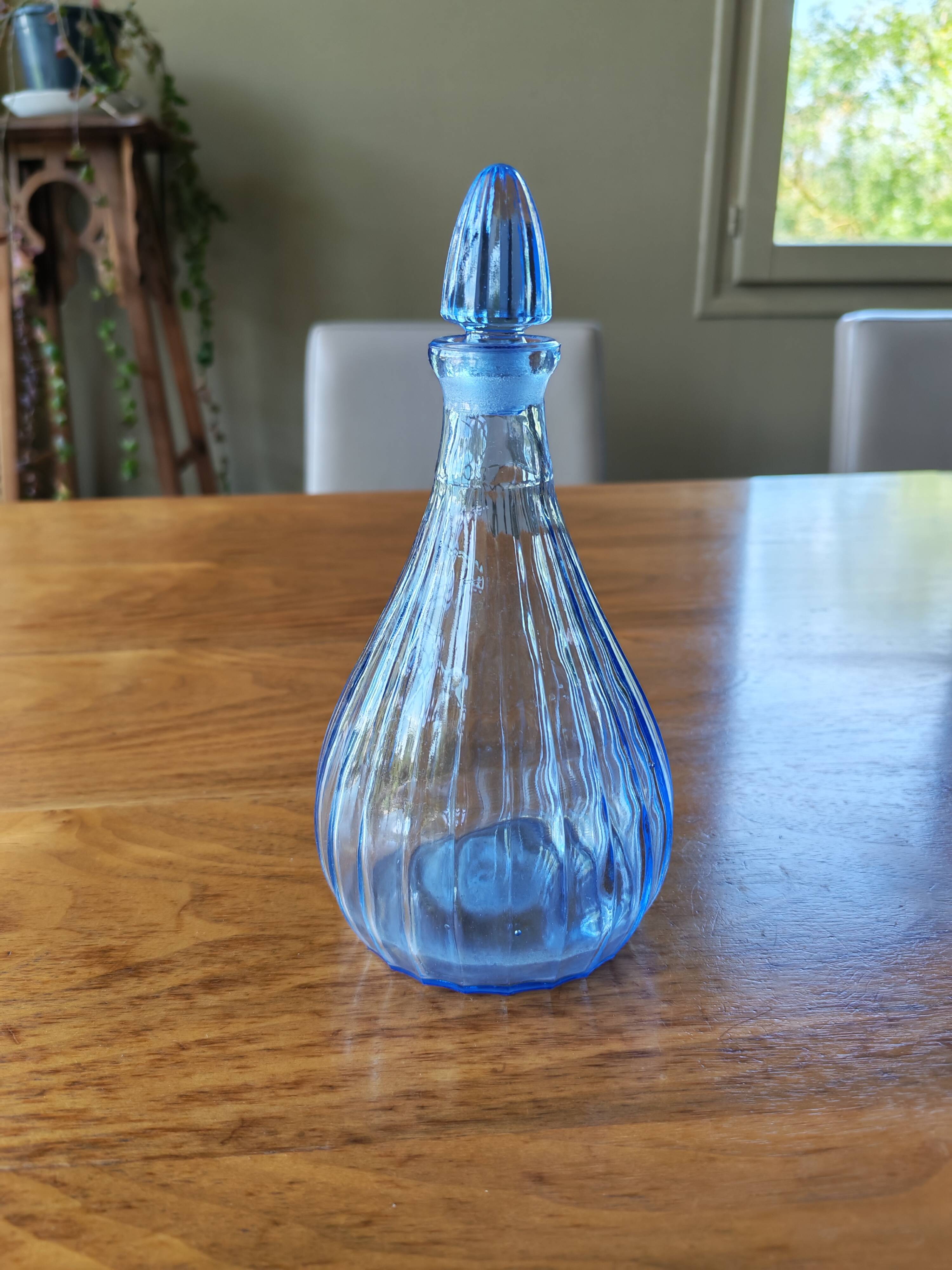 Carafe art deco en verre bleu