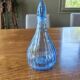 Carafe art deco en verre bleu