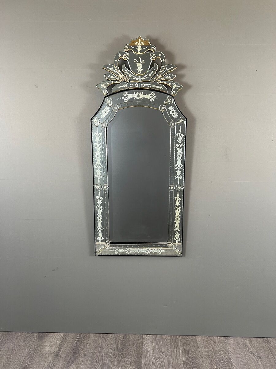 Venetian mirror engraved with floral decoration, 20th century