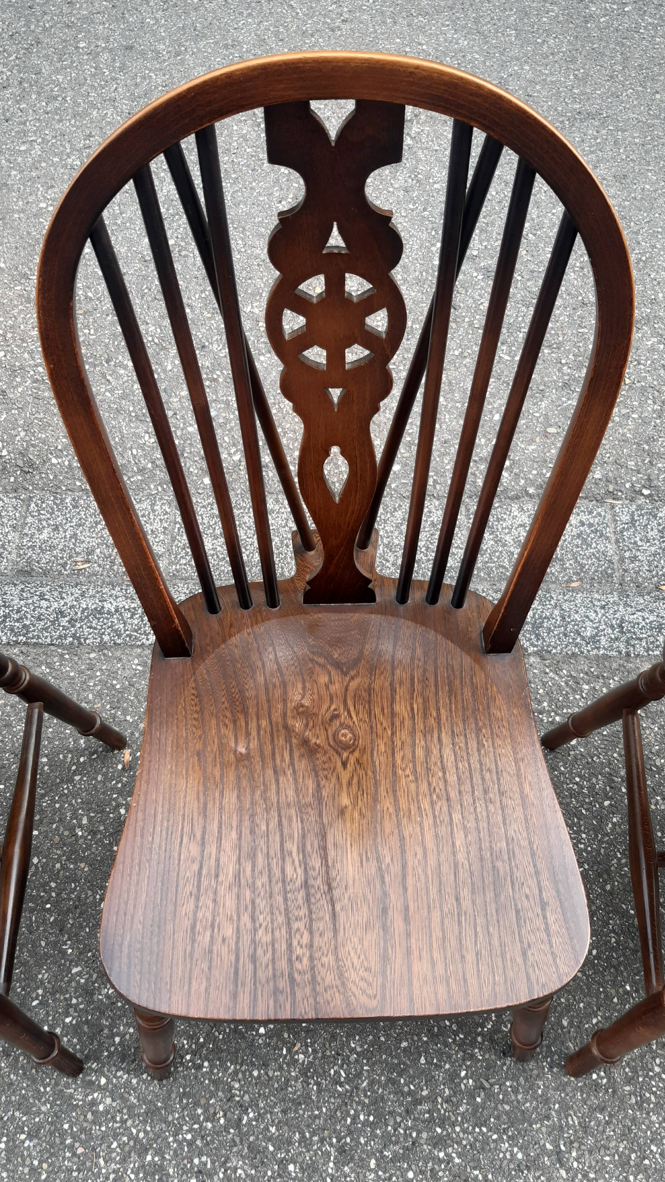 Set of 6 Windsor chairs