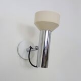 Applique murale spot orientable en métal chromé et laqué blanc. Année 70