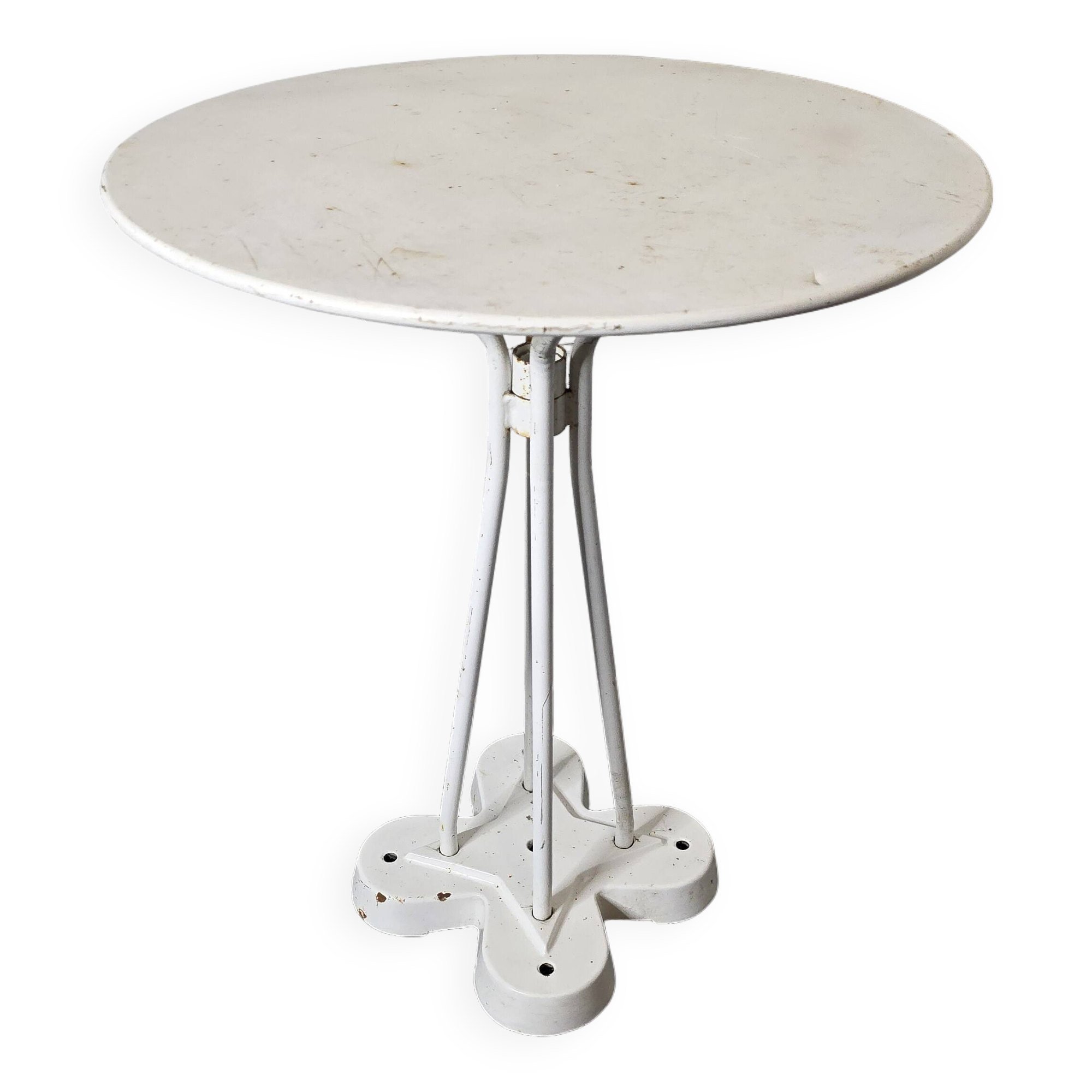 Iron garden table with cast iron legs