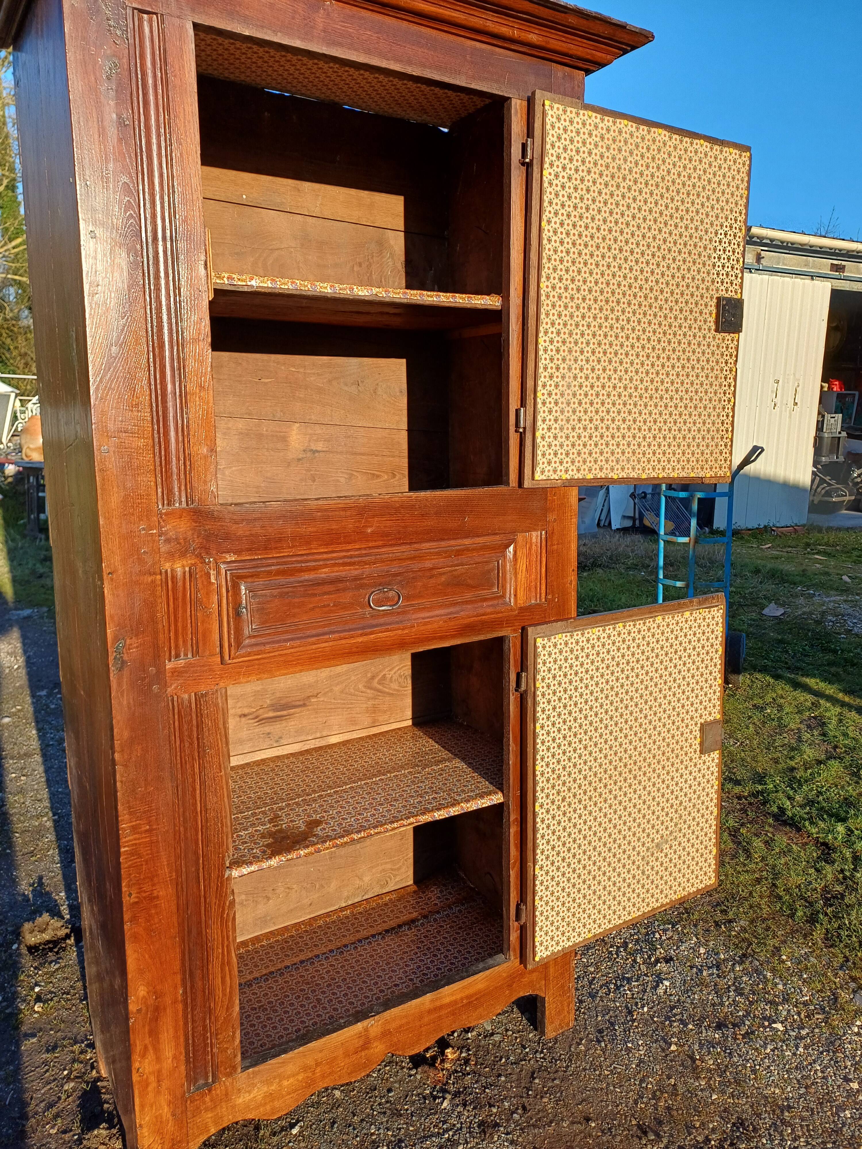 Armoire 2 portes , 1 tiroir chéne 19 éme