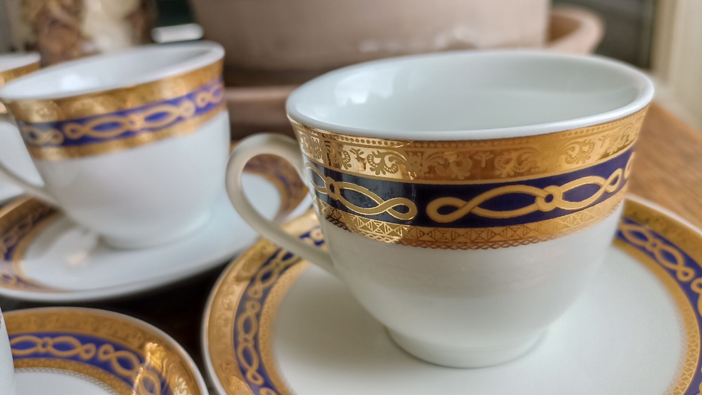 12 tasses à café en porcelaine style Empire