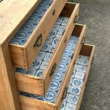 Commode en bois brut