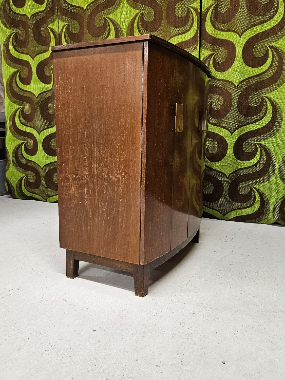 Vintage furniture 2 doors art deco