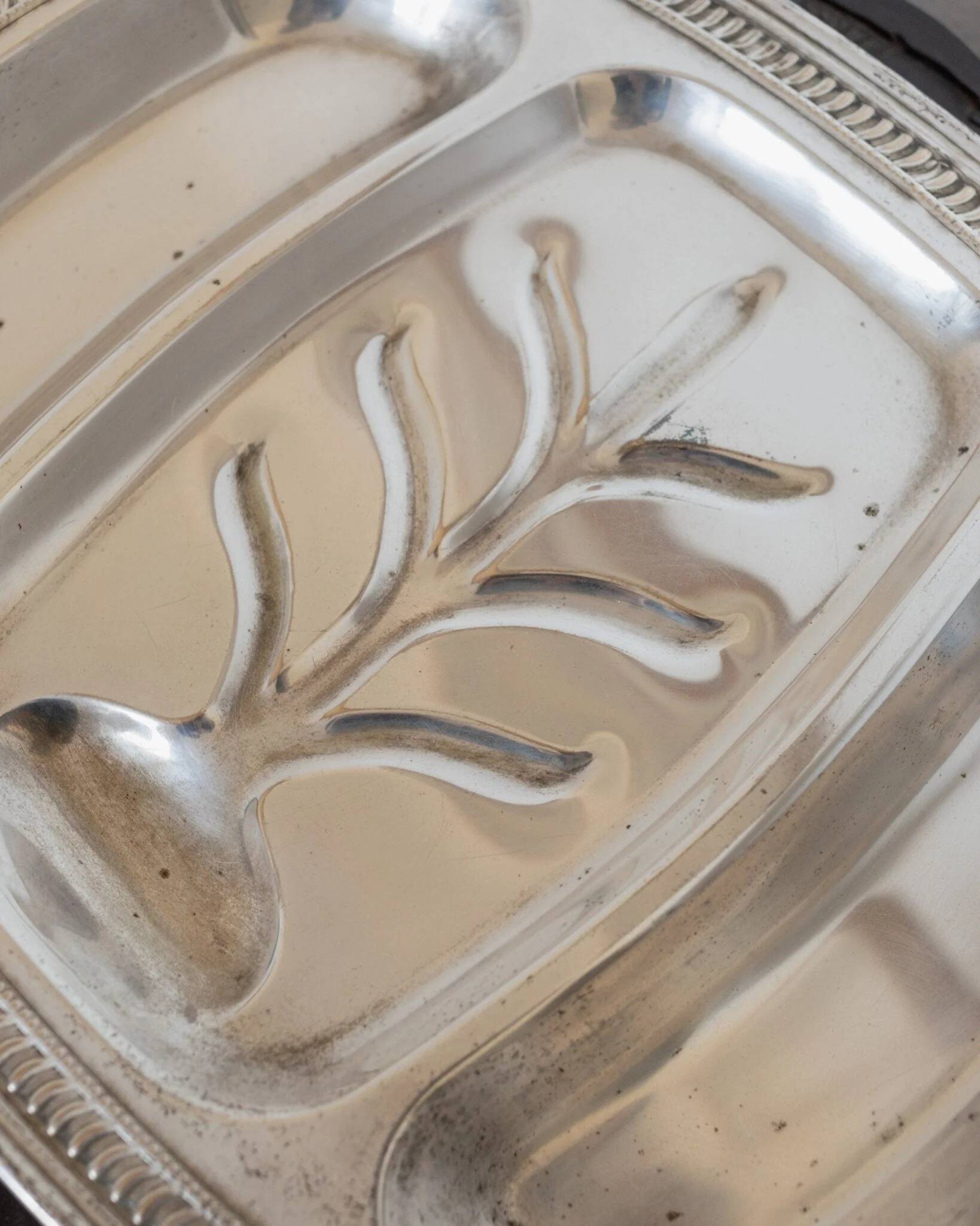 Plateau vintage en métal argenté - plat à rôtir en argent - design classique - Italie - années 1950