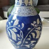 Chinese vase in fine porcelain