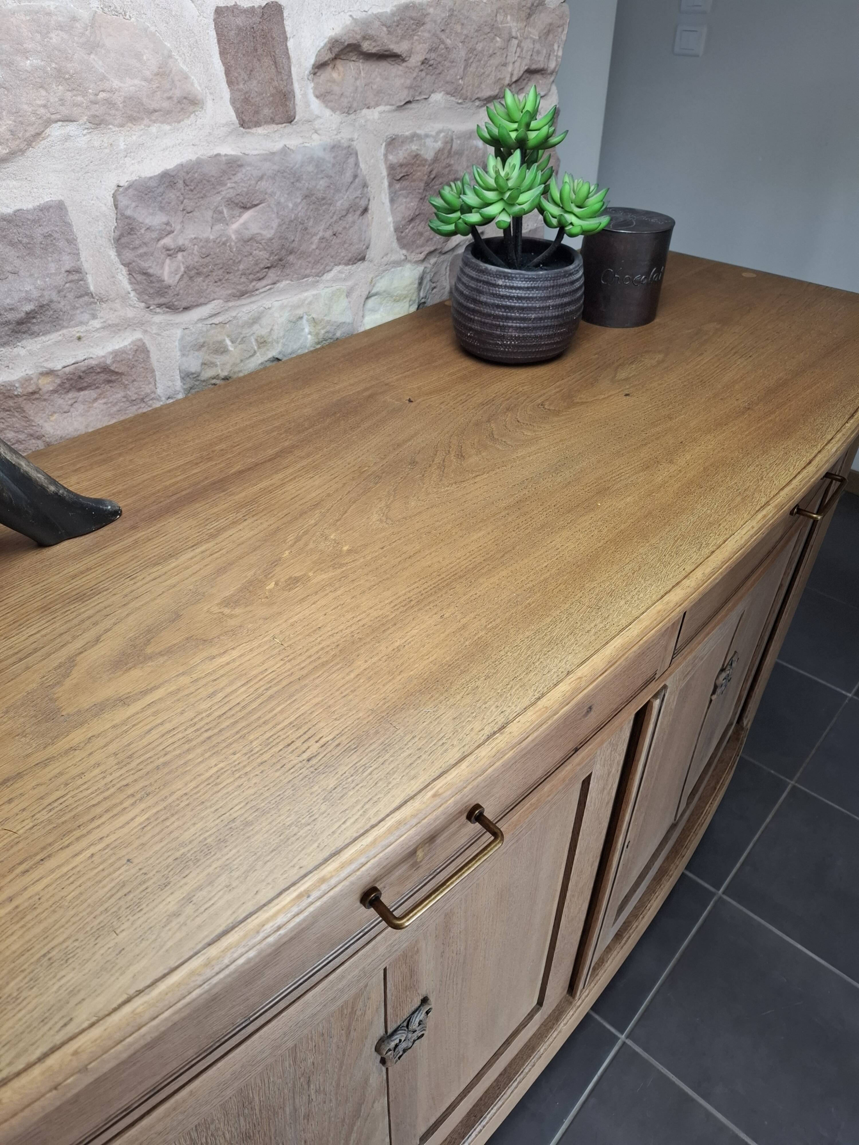 Justin, the understated and chic buffet in solid oak.