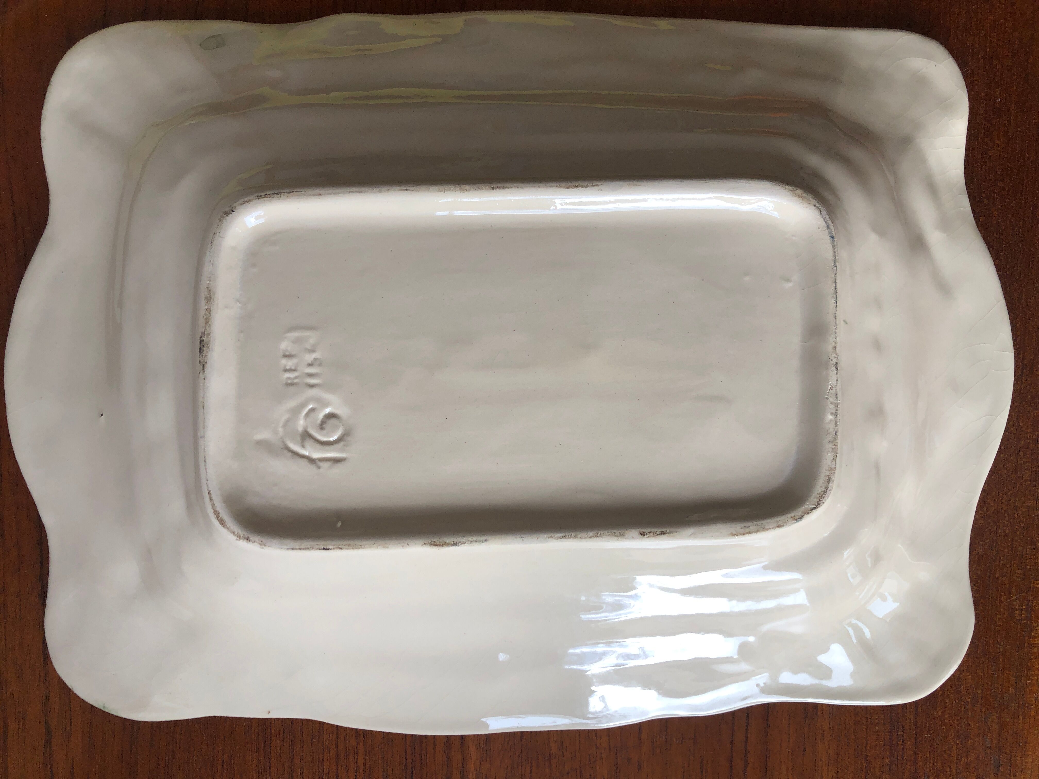 Asparagus dish with integrated drainer