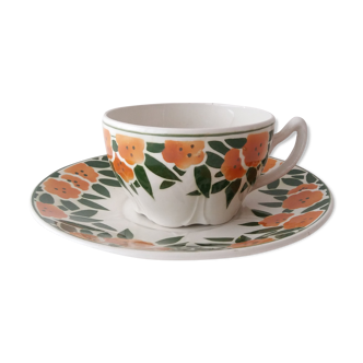 Tasse à déjeuner et soucoupe