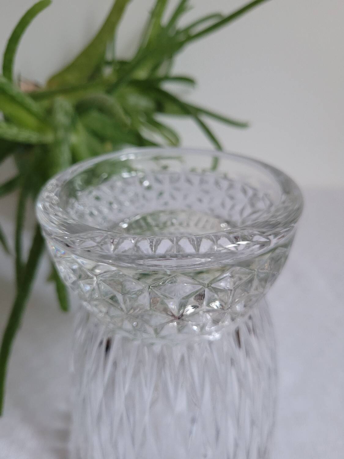Vase en verre moulé plis origami