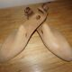 Paire d'embauchoirs en bois brut