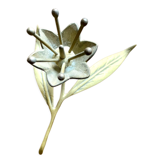 Fleur décorative en laiton