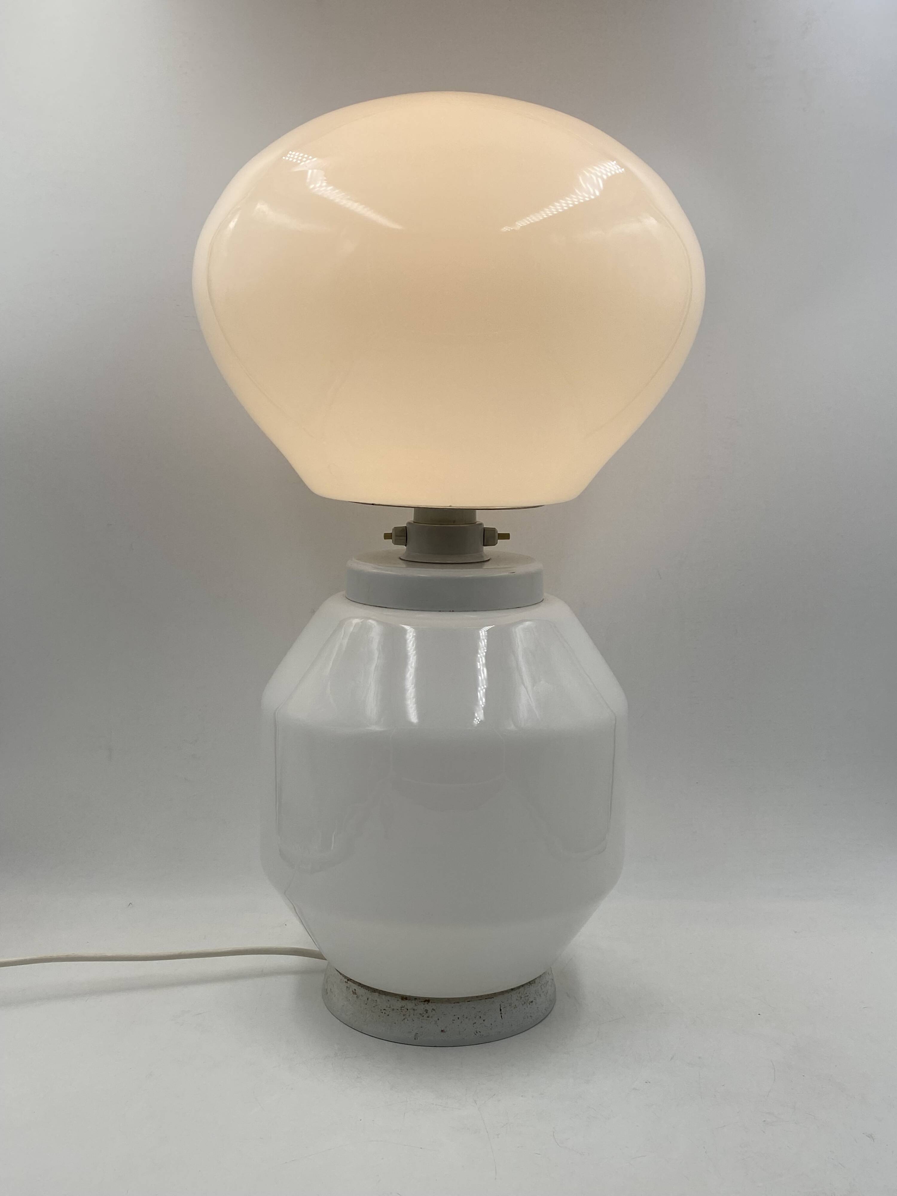 Space Age white glass table lamp, Faver Italy 1970s