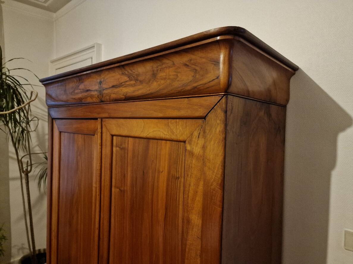 Louis Philippe wardrobe fully dismantlable