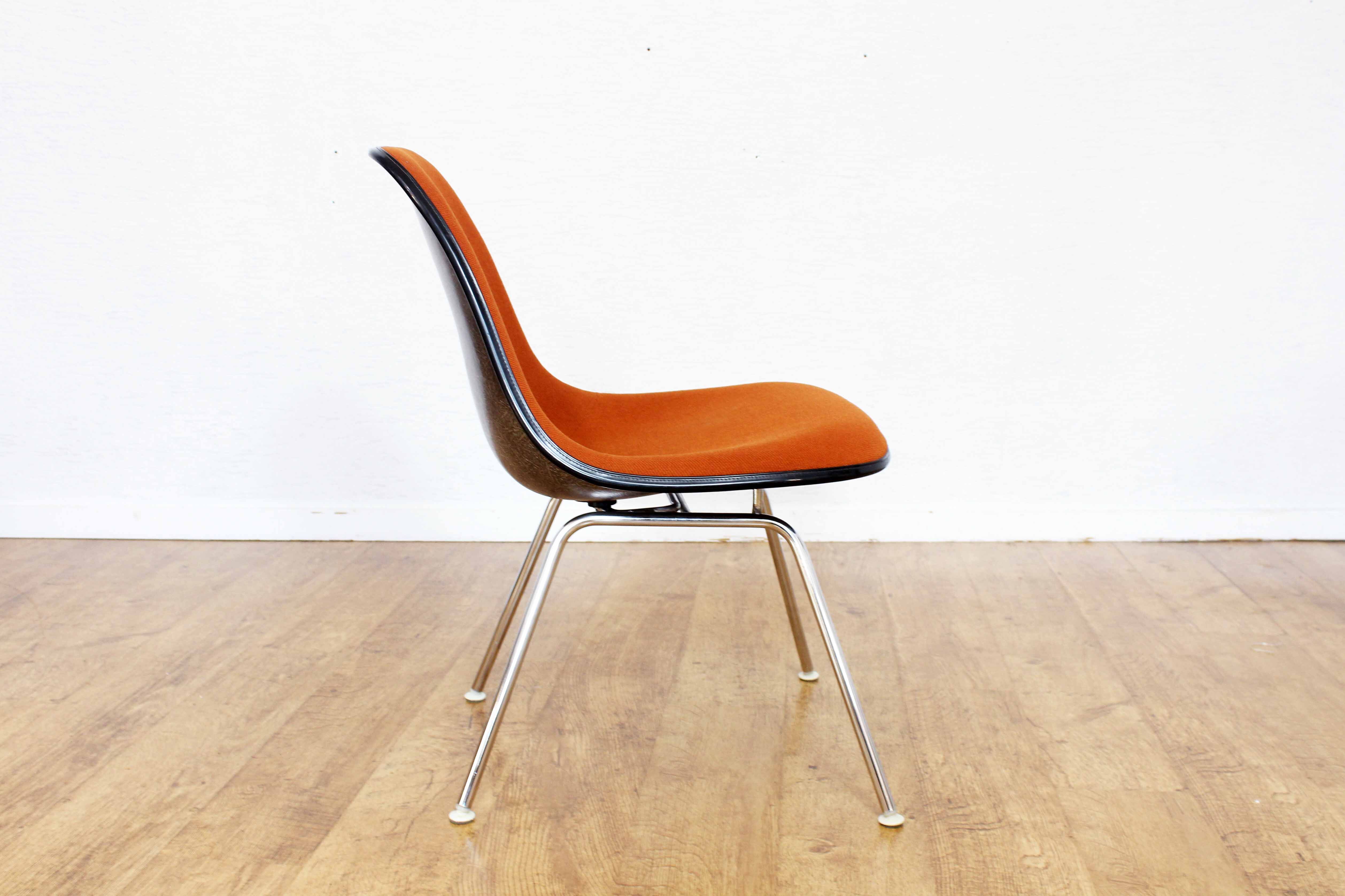 Original chair Eames DSX Herman Miller Vitra edition of the 70s.