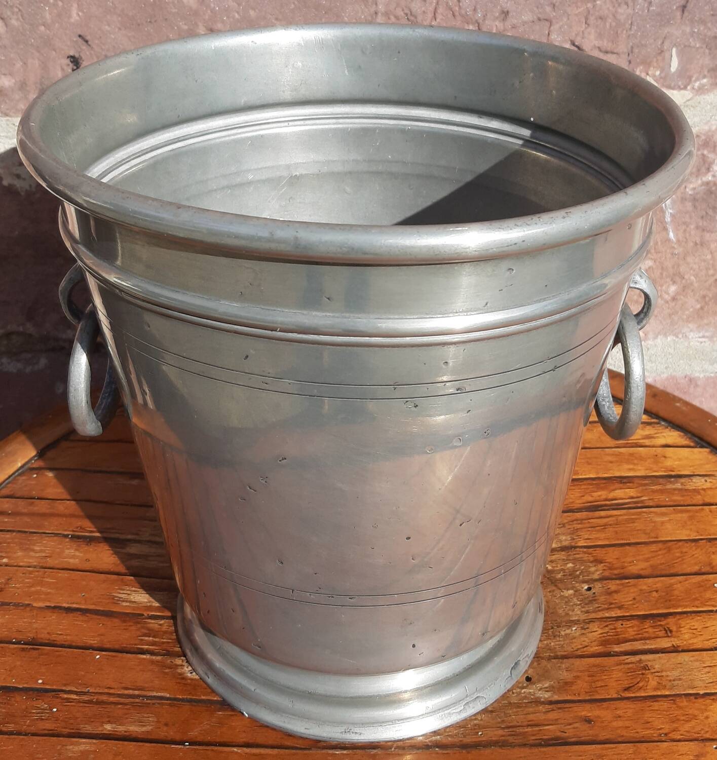 Ice bucket (or champagne bucket)