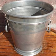 Ice bucket (or champagne bucket)
