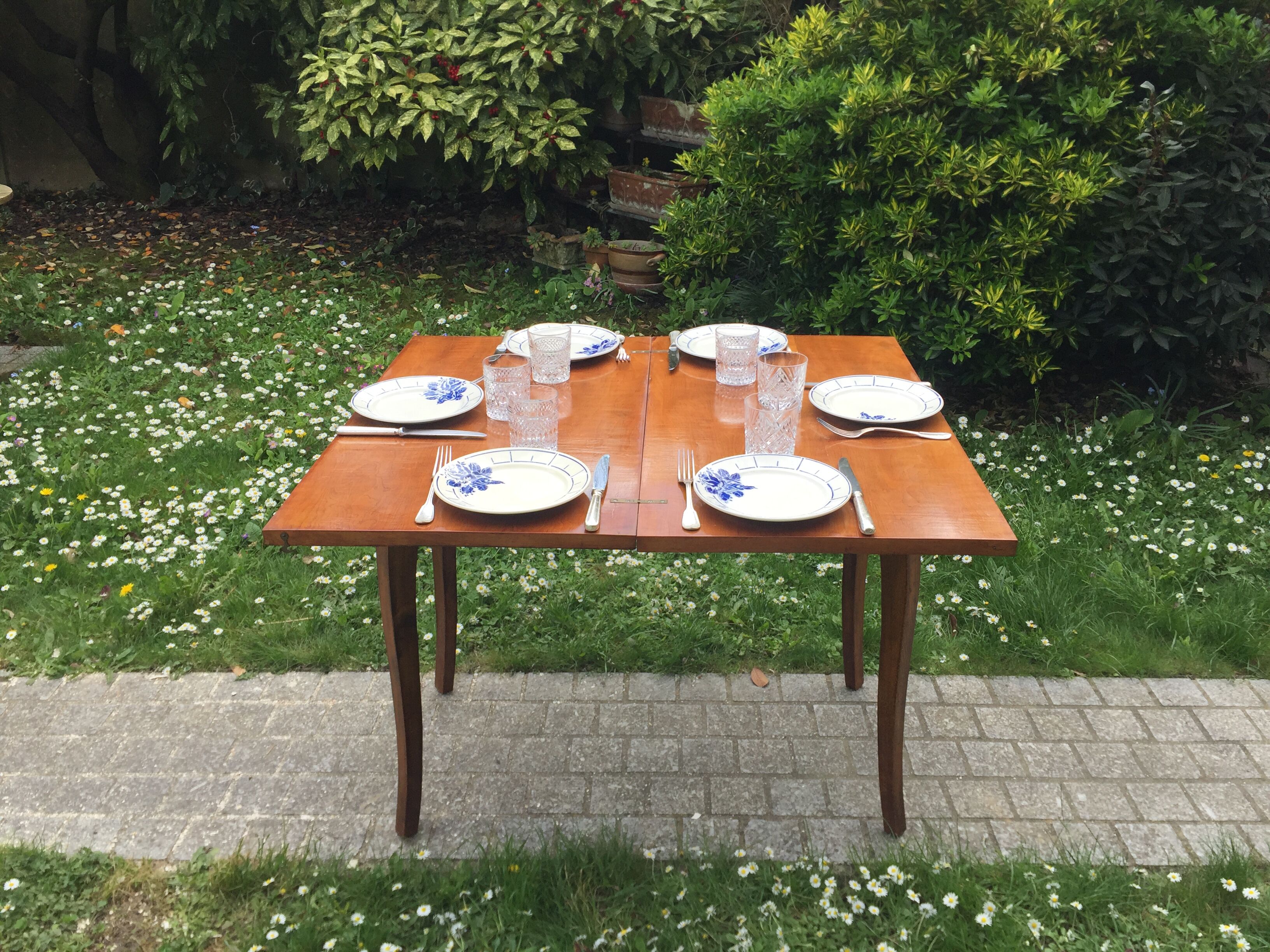 Dining table folding old rosewood from 2 to 6 people