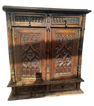 Meuble type gothique