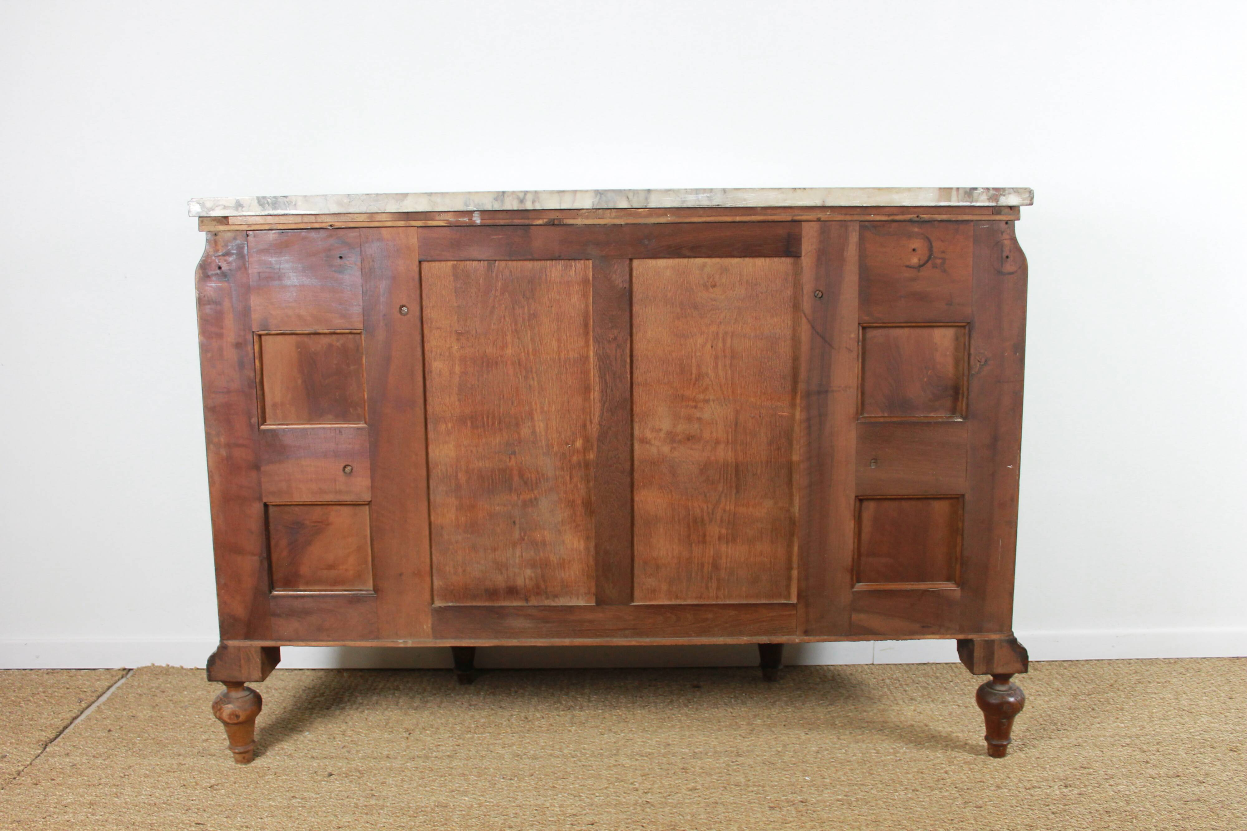 Half-moon shaped serving trolley