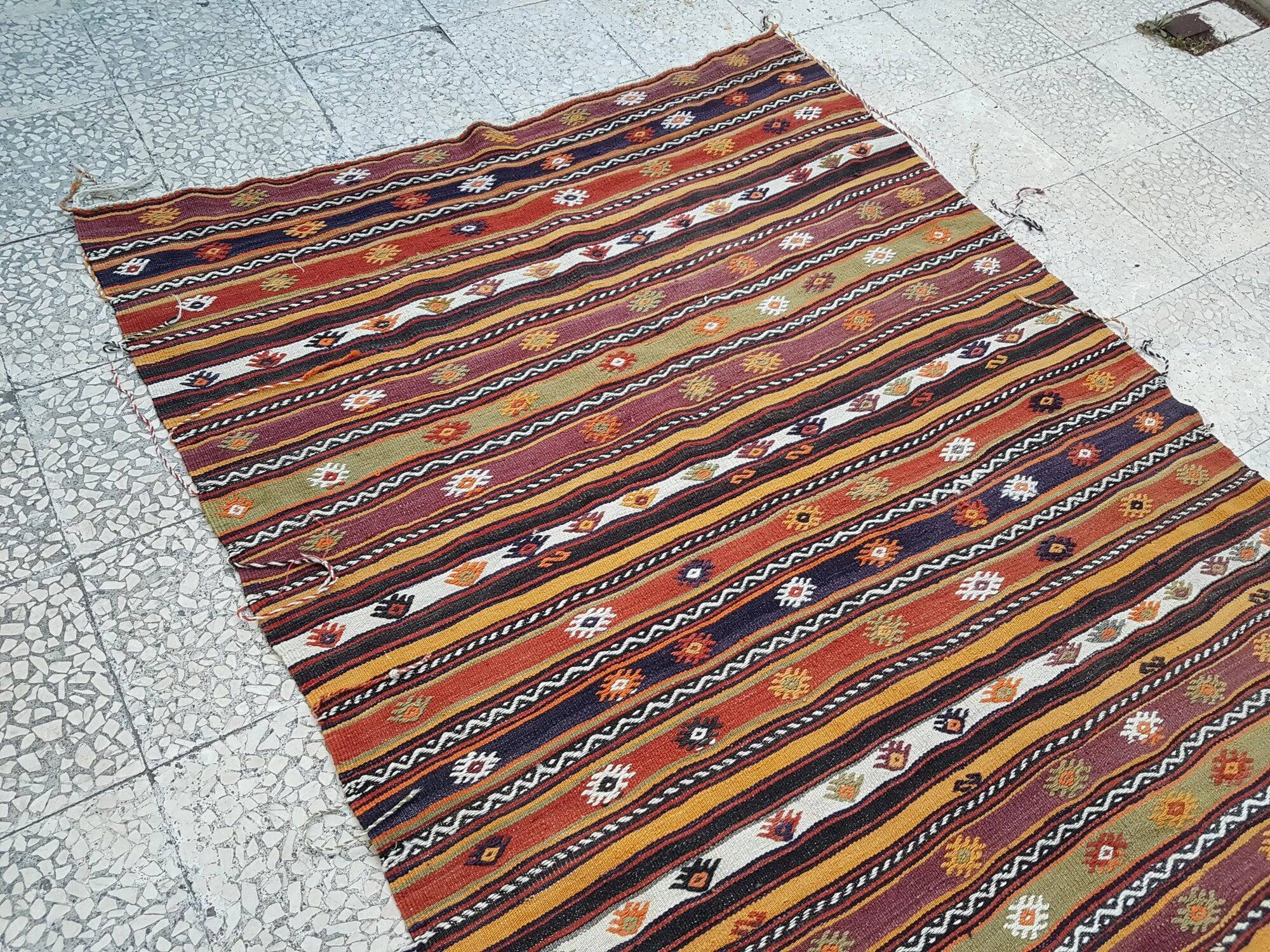 Kilim turc vintage tissé main 136x218 cm