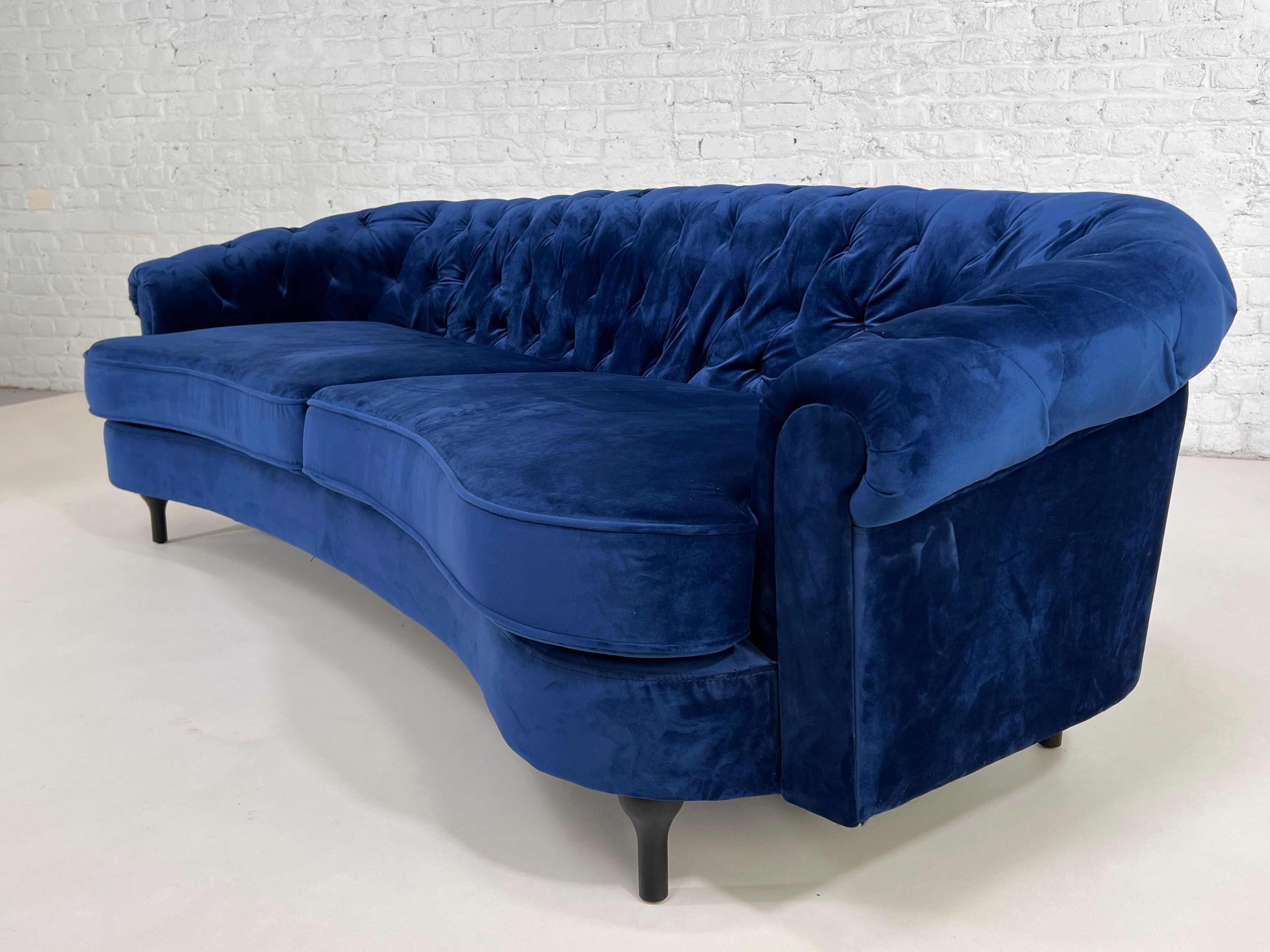 3-seater sofa type Chesterfield in blue velvet