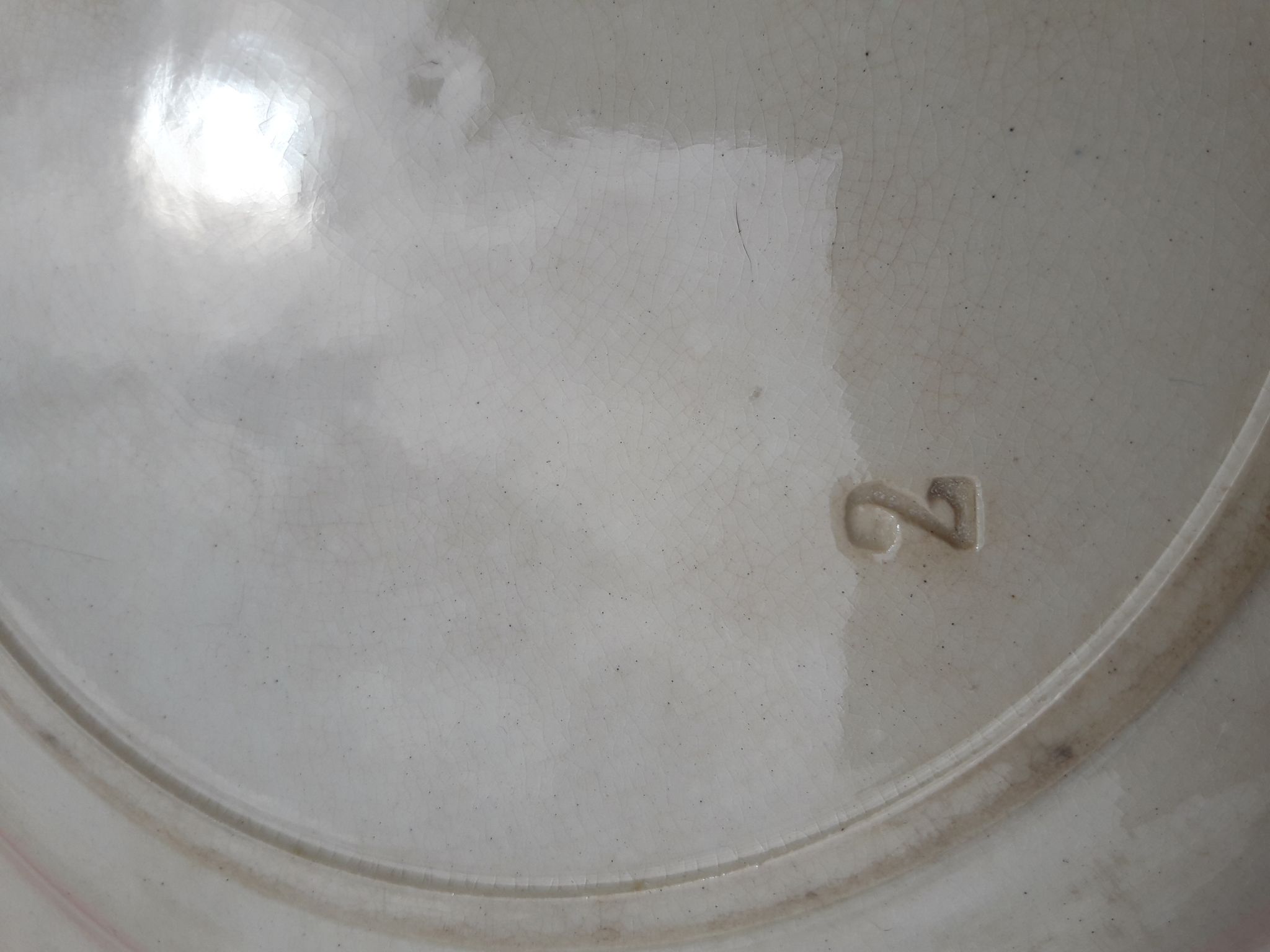Plat à décor de frise bleu diam 28 cm