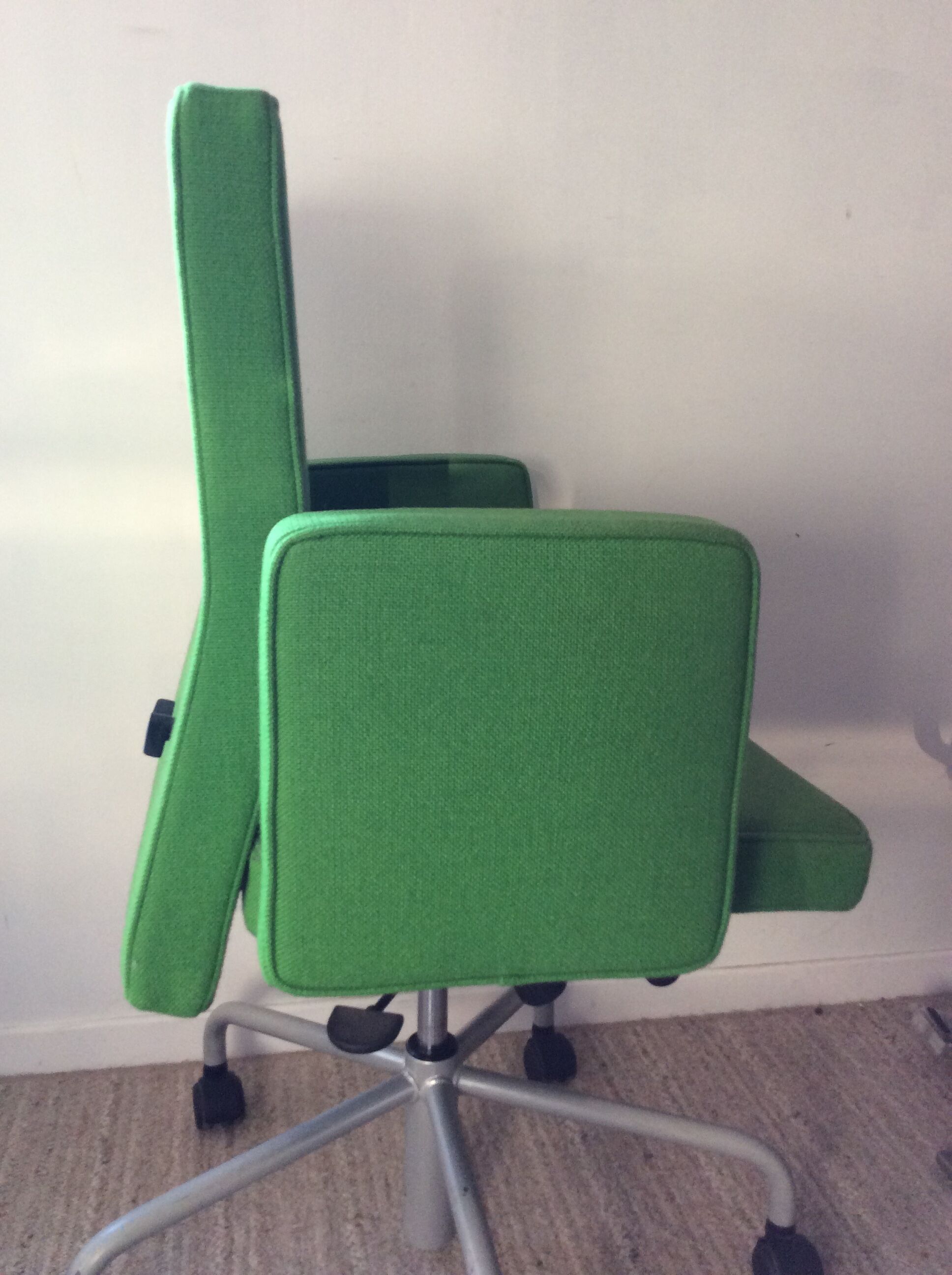 Pub&Club swivel office chair by Bulo