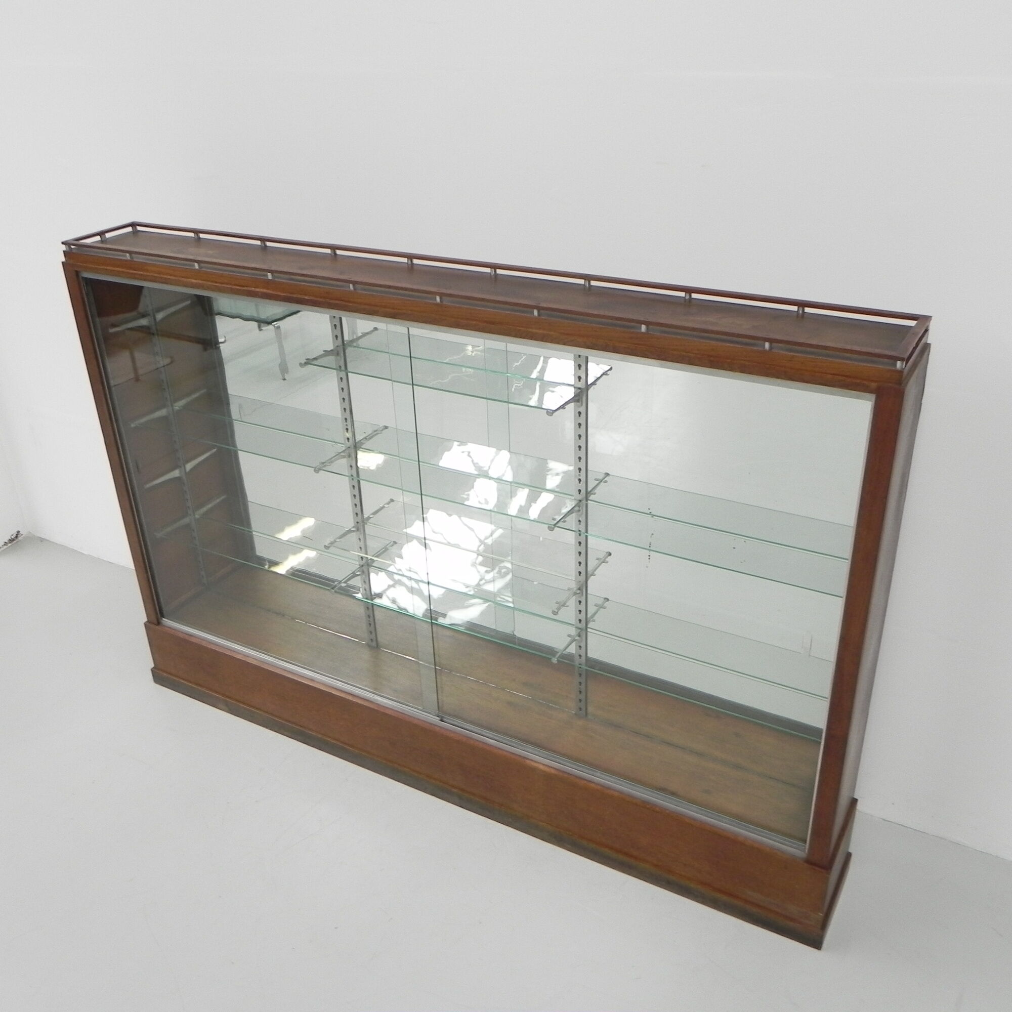 Large display cabinet with 2 sliding glass doors