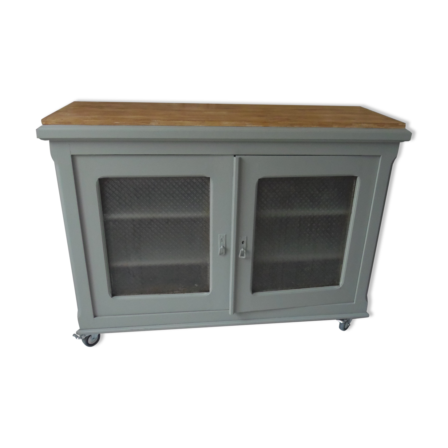Vintage buffet on grey green wheels, 2 glass doors, wooden tray.