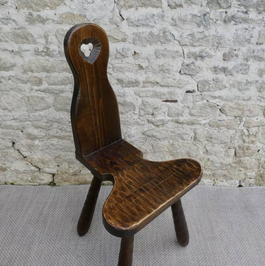 Mountain chair in solid wood, carved with a chisel, around 1960.