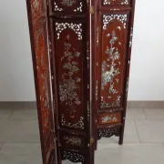 Asian screen in carved wood and mother-of-pearl marquetry.
