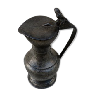 Pitcher in tin XVIII th century with lid