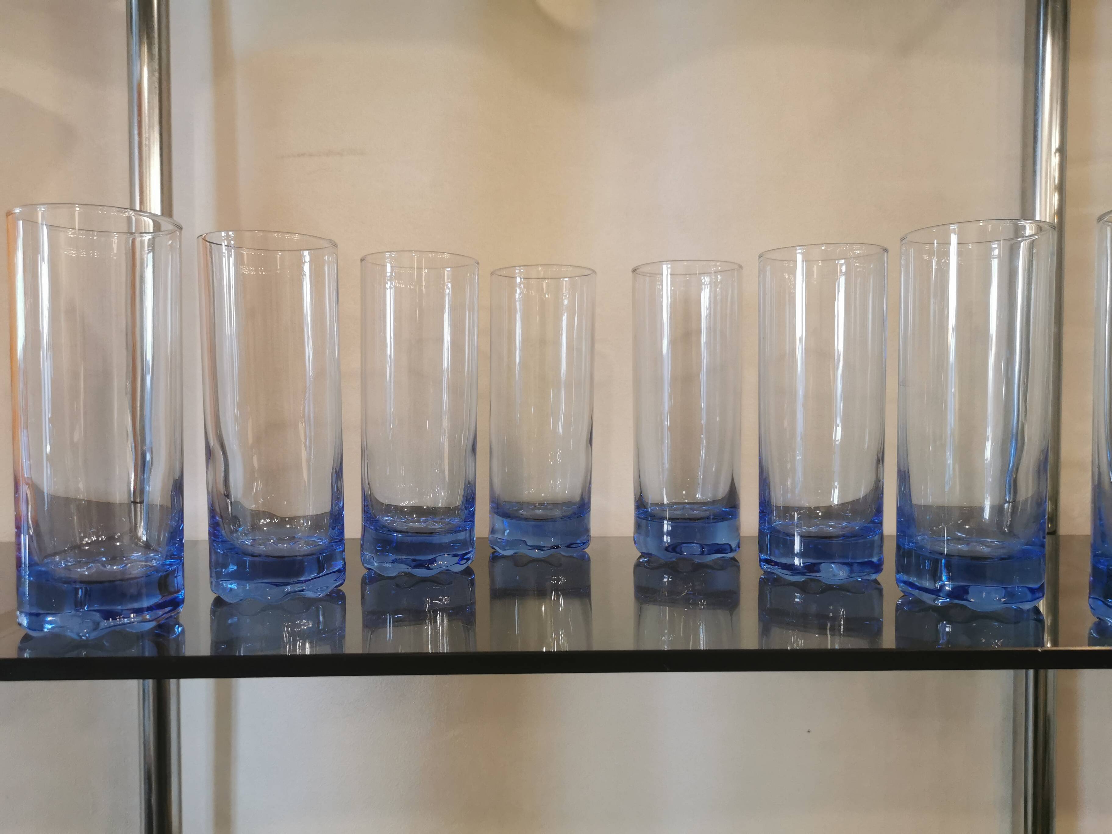 Service of 8 glasses at vintage orangeade