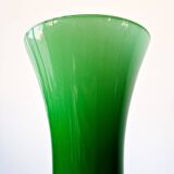 Vase sur pied vintage en verre vert
