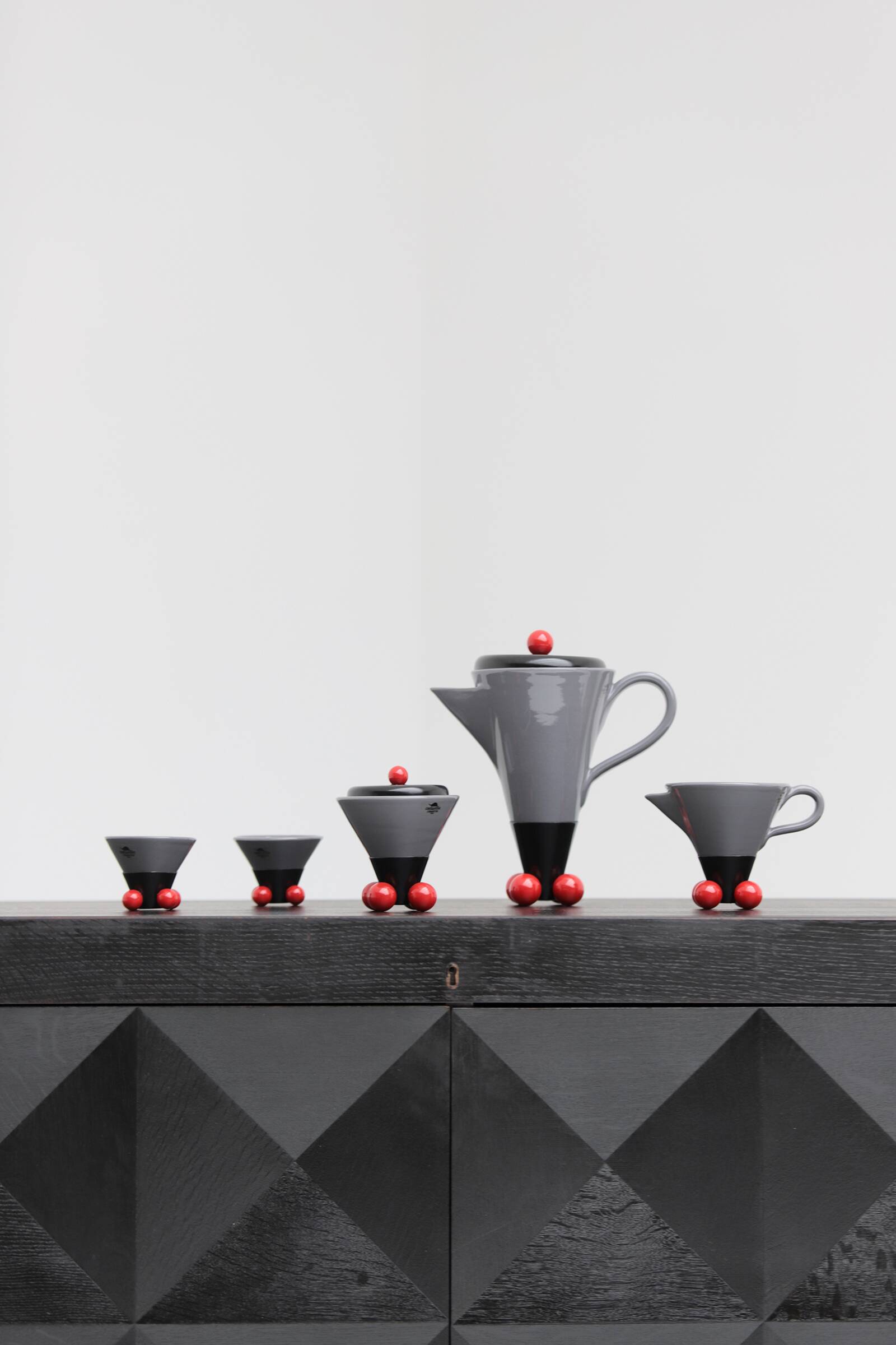 Coffee / tea set designed by Pietro D'Amato, manufactured by Costantini l’Ogetto