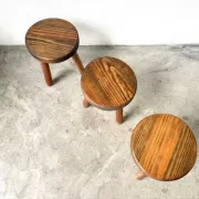 Série de 3 tabourets tripodes en hêtre, années 60