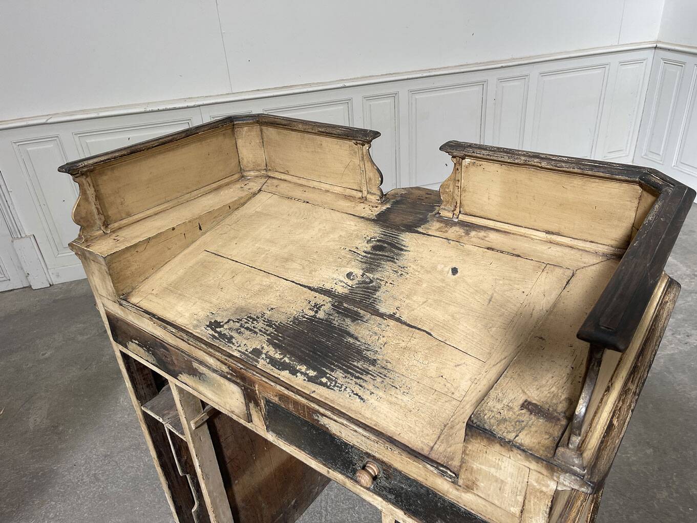 Comptoir 1930 de boutique, patine beige