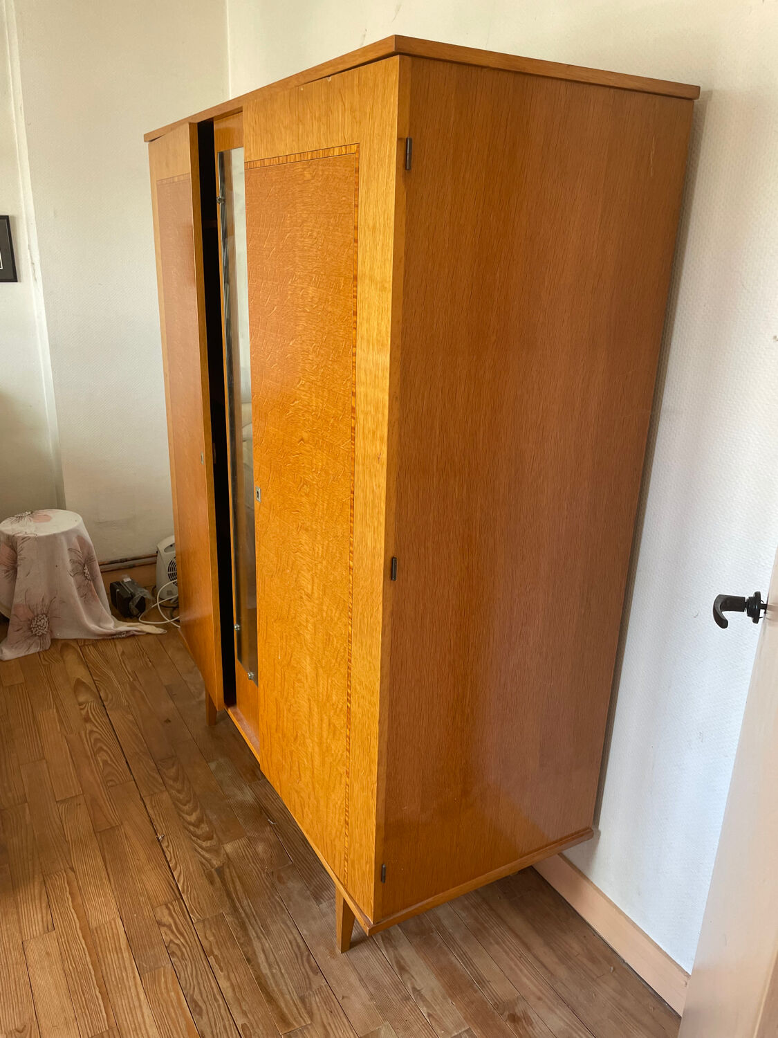Scandinavian wardrobe with 2 doors and 1 mirror from the 1970s.