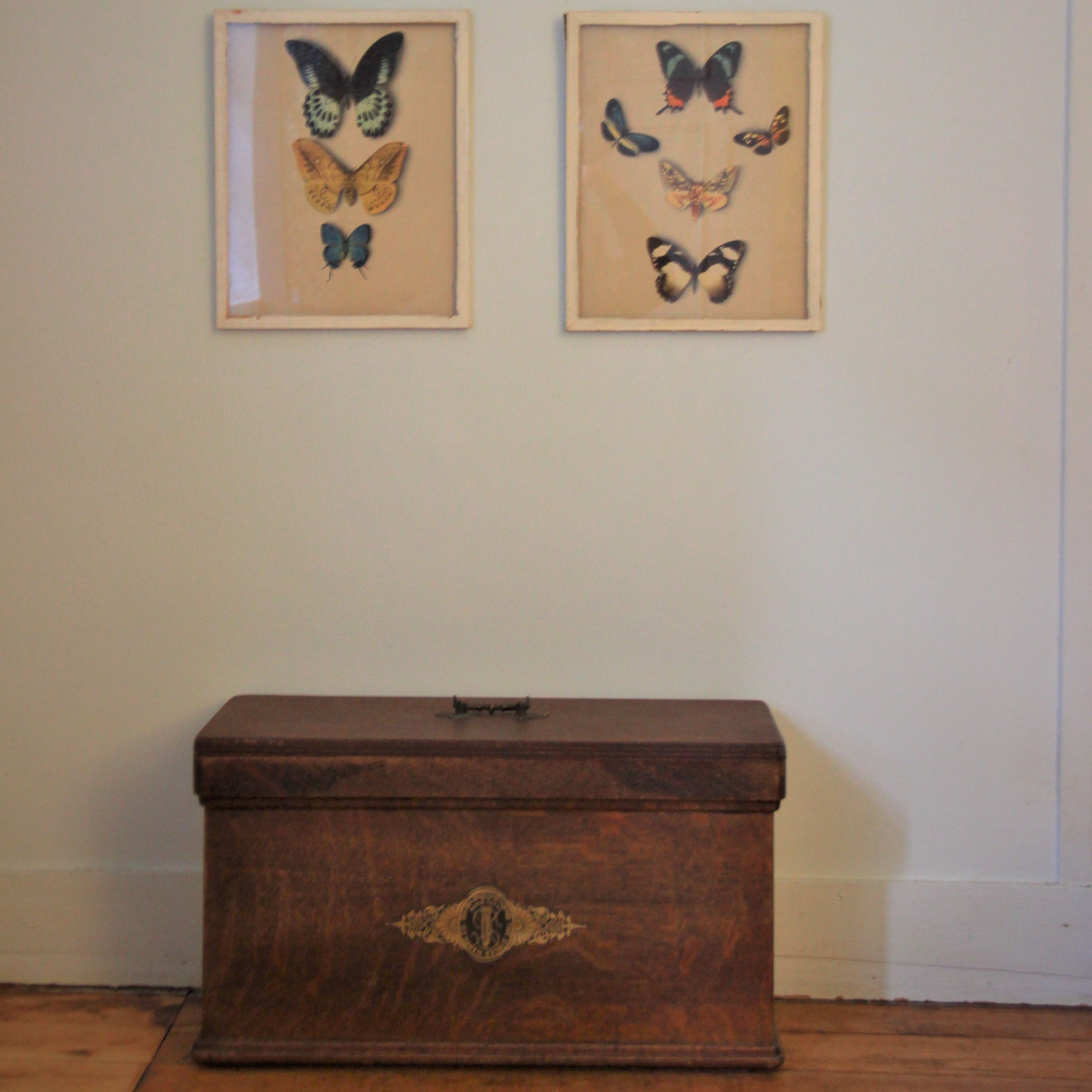Wooden toy box with wrist