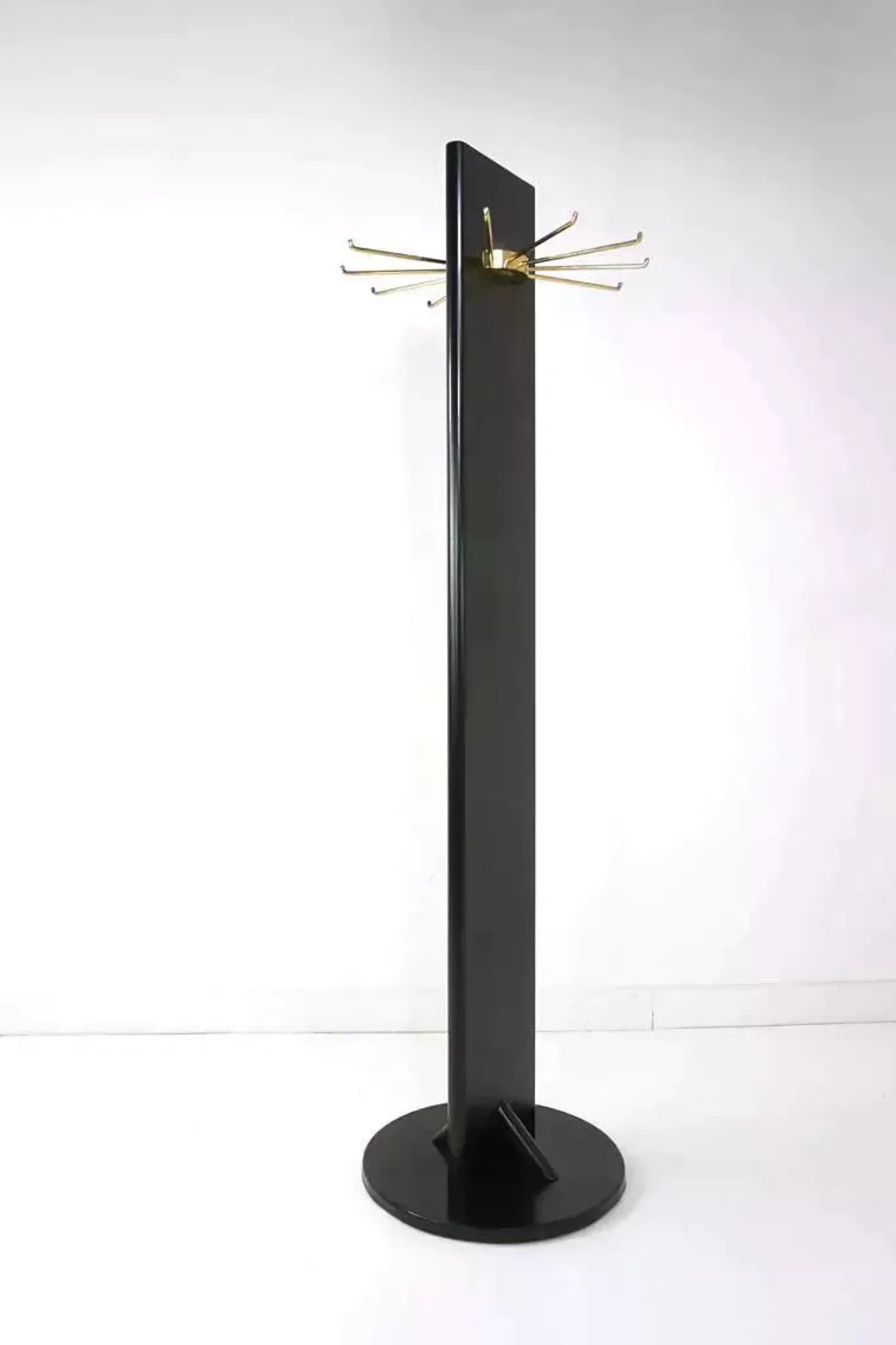 Portemanteau pivotant en bois laqué noir et laiton
